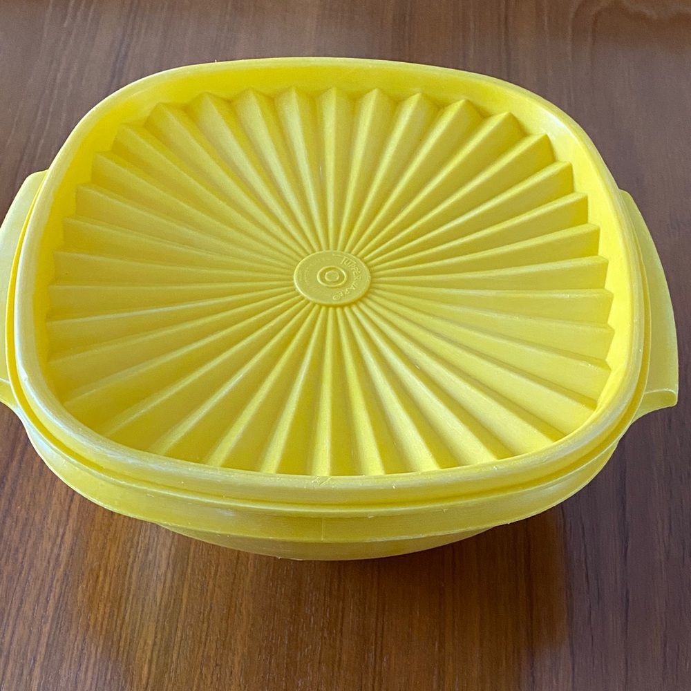VTG Tupperware Servalier Bowl